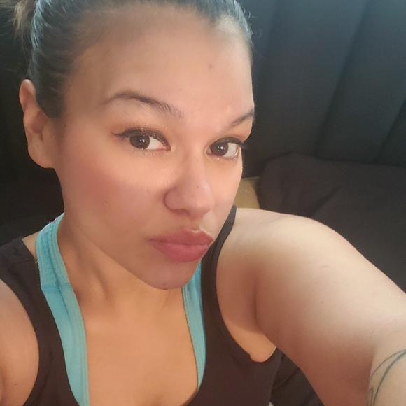 Meet your Posher, Alyssa - Picture 2 of 2